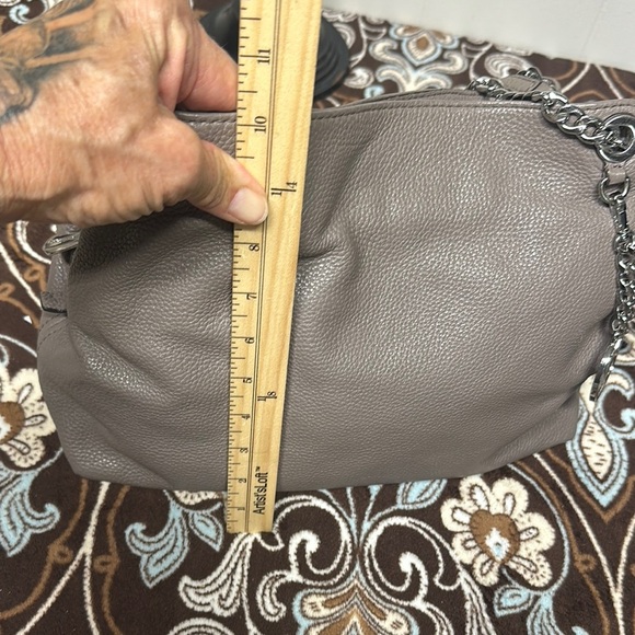 Michael Kors Jet Set Leather Shoulder Bag with Chain Straps - Picture 10 of 16